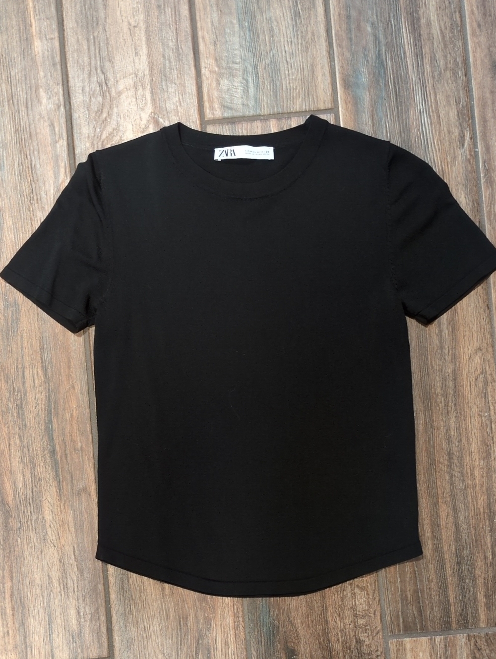 Zara Medium Black Short-Sleeve Crewneck Tee